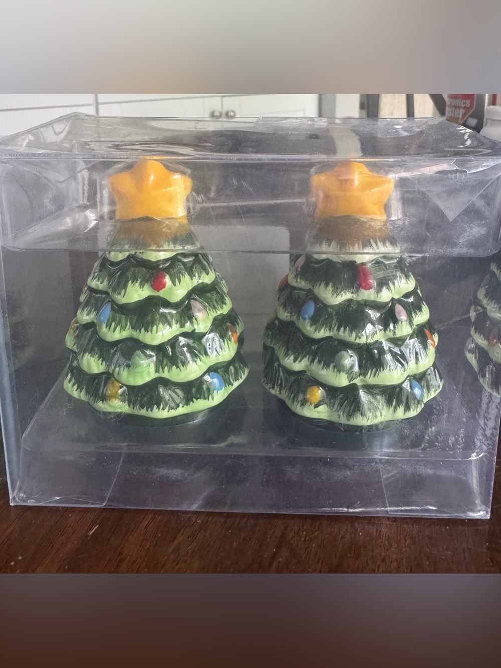 Festive Ceramic Christmas Tree Salt and Pepper Shaker Set NWT